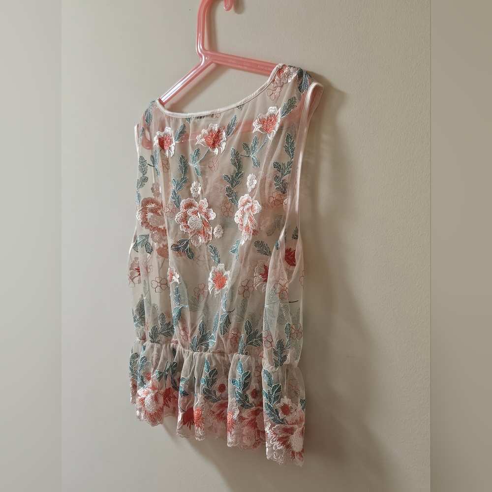NWOT Stuning Flower Pink Mesh Embroidered Sleeveless Top - Picture 5 of 8